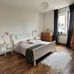 Big In The Heart Of Apartamento Tallin